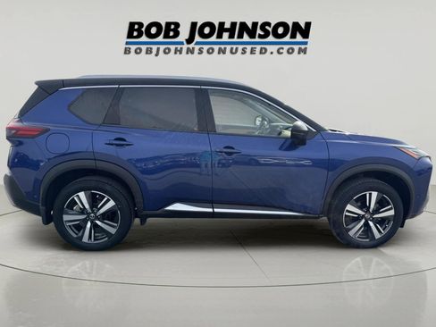 Used 2021 Nissan Rogue Platinum image 2