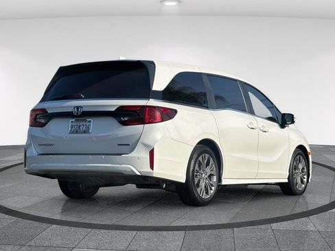 Used 2025 Honda Odyssey Touring image 5