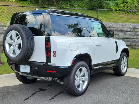 Used 2025 Land Rover Defender 90 X-Dynamic SE image 2