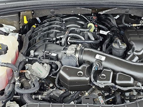 Used 2023 Jeep Grand Cherokee Altitude image 28