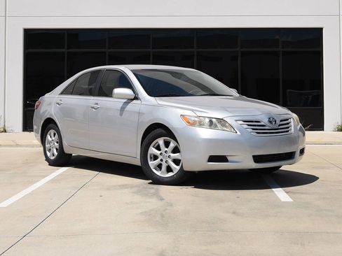 Used 2008 Toyota Camry LE FWD image 1