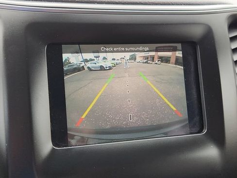 Used 2019 Jeep Cherokee Latitude Plus FWD image 18
