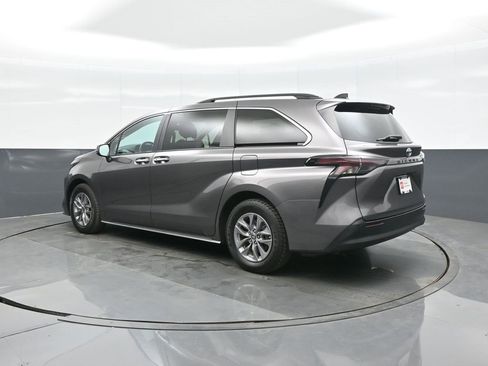 Certified 2024 Toyota Sienna XLE image 5