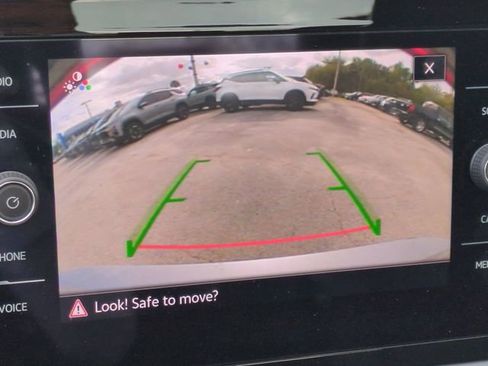 Used 2025 Volkswagen Jetta SE FWD image 25