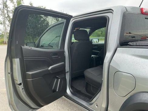Used 2023 Chevrolet Colorado Trail Boss w/ Technology Package AWD/4WD image 16