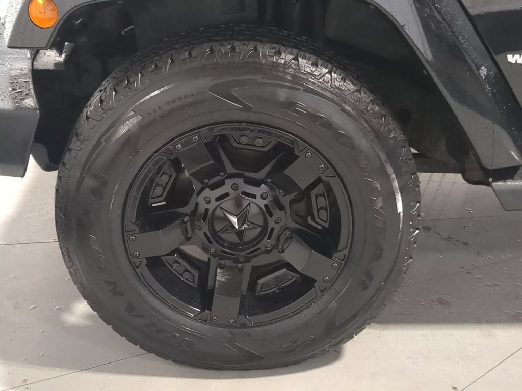 Used 2012 Jeep Wrangler Unlimited Sahara AWD/4WD image 17
