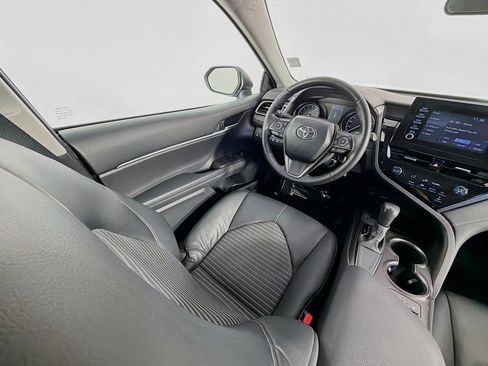Used 2023 Toyota Camry SE FWD image 11