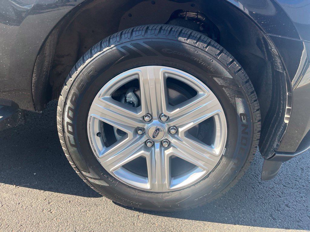 Used 2020 Ford Expedition XLT w/ Equipment Group 202A AWD/4WD image 12