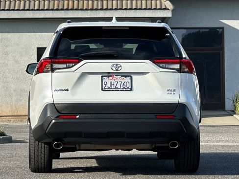 Used 2023 Toyota RAV4 XLE Premium image 5