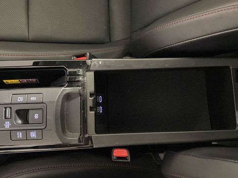 Used 2024 Toyota Prius Prime FWD image 10