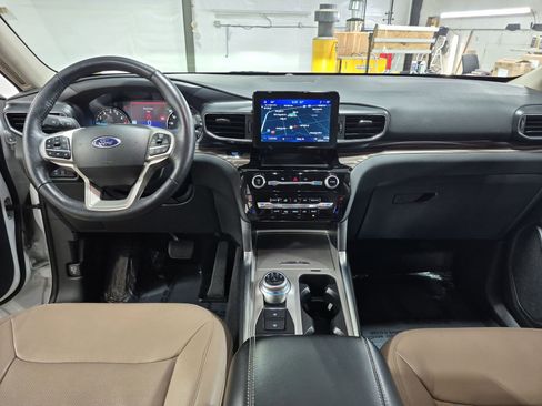 Used 2023 Ford Explorer Limited AWD/4WD image 21