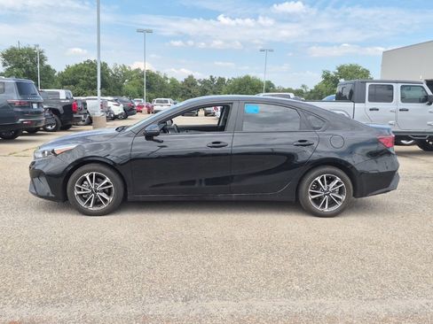 Used 2023 Kia Forte LXS w/ LXS Technology Package FWD image 4