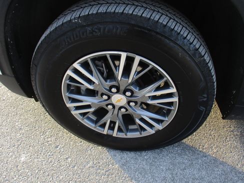 Certified 2025 Chevrolet Traverse LT image 9