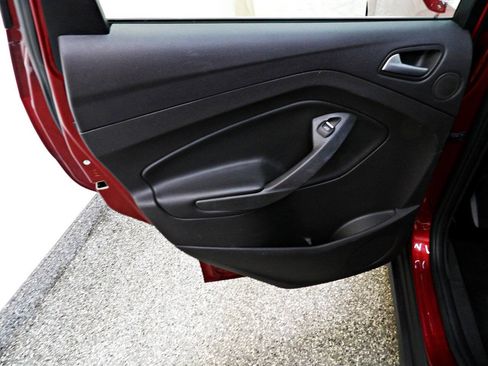 Used 2016 Ford C-MAX Energi SEL w/ Equipment Group 302A FWD image 9