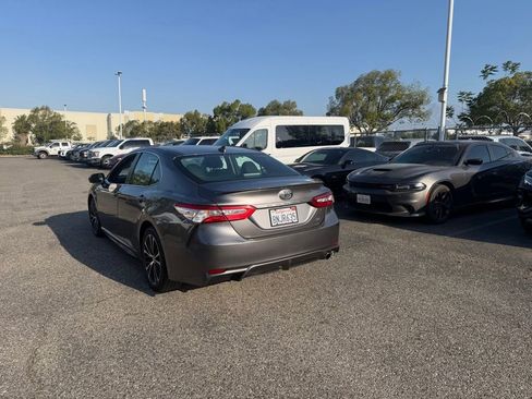 Used 2020 Toyota Camry SE FWD image 4