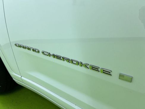 Used 2023 Jeep Grand Cherokee Overland AWD/4WD image 15