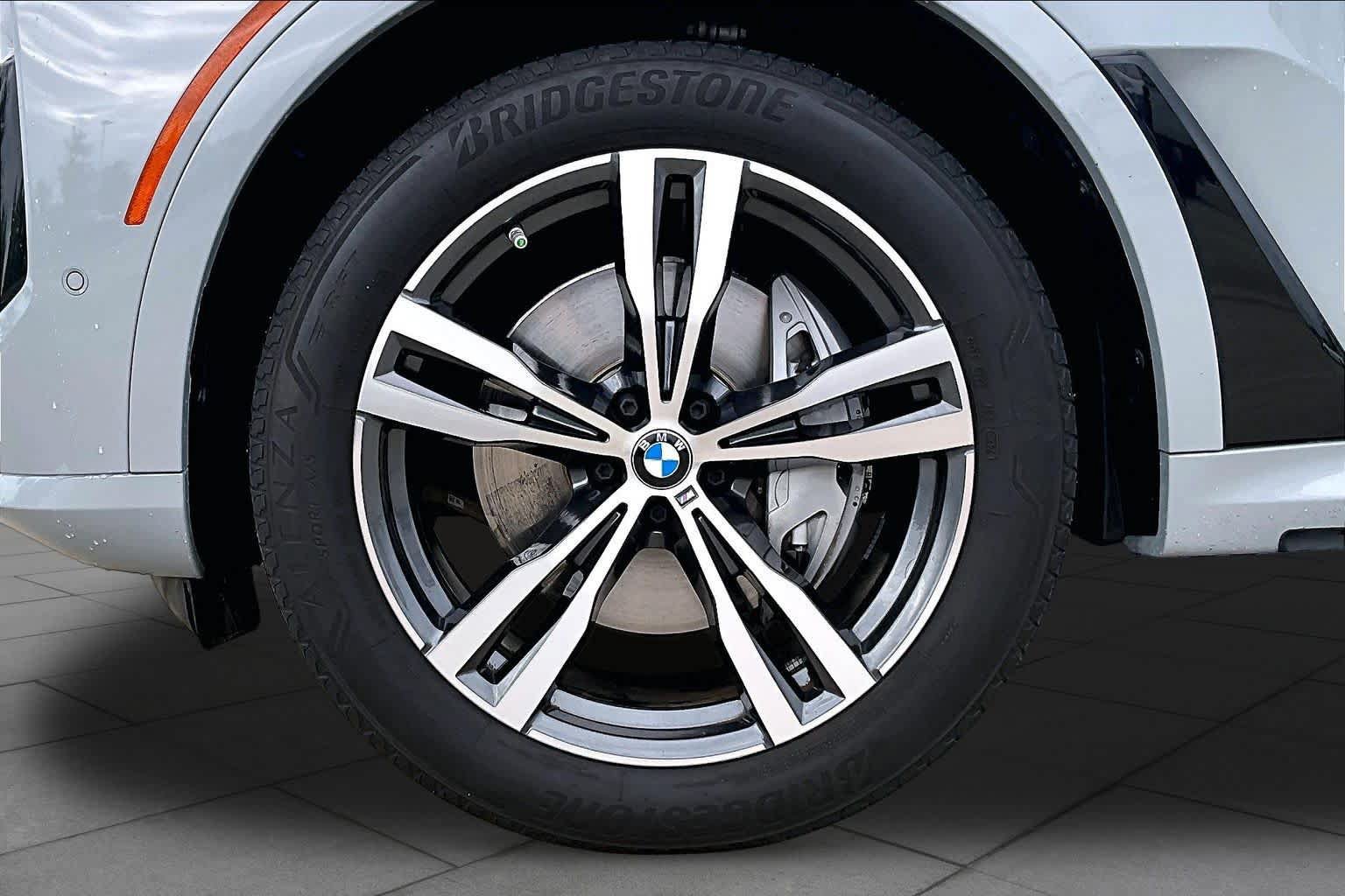 Used 2025 BMW X7 xDrive40i w/ M Sport Package AWD/4WD image 10