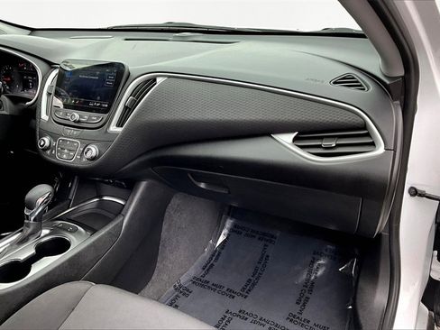 Used 2024 Chevrolet Malibu LT image 17