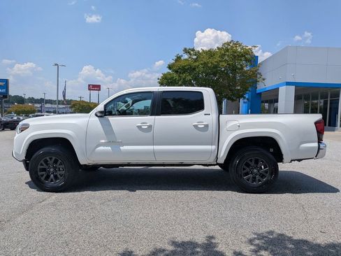 Used 2023 Toyota Tacoma SR5 RWD image 5