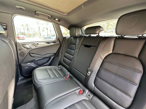 Used 2025 Porsche Macan image 32