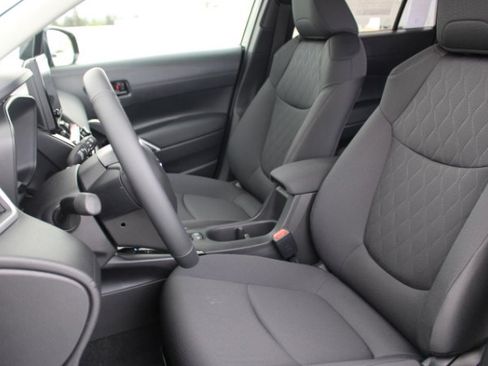 New 2026 Toyota Corolla Cross LE FWD image 7