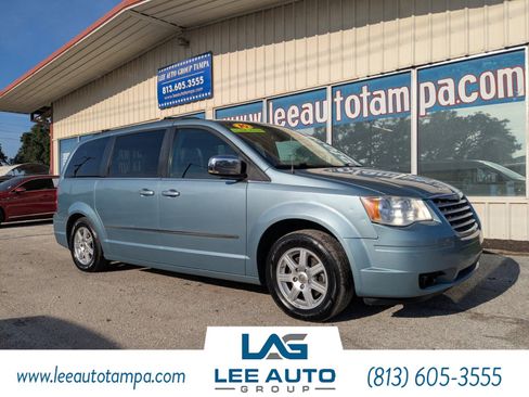 Used 2010 Chrysler Town & Country Touring FWD image 1