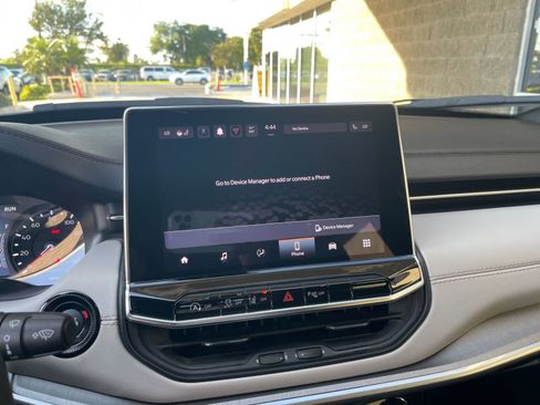 Used 2025 Jeep Compass Limited image 20