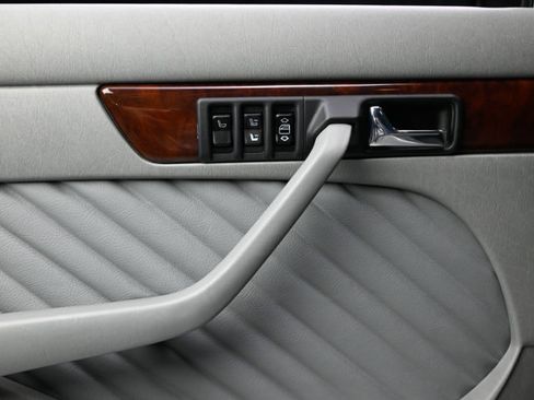Used 1991 Mercedes-Benz 560 SEL image 46