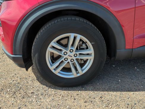 Used 2023 Ford Explorer XLT image 11