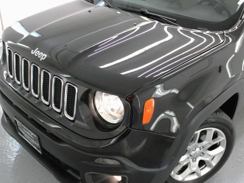 Used 2017 Jeep Renegade Latitude FWD image 17