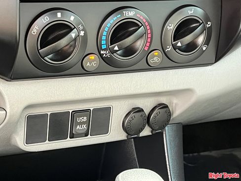 Used 2015 Toyota Tacoma PreRunner w/ Convenience Package RWD image 29