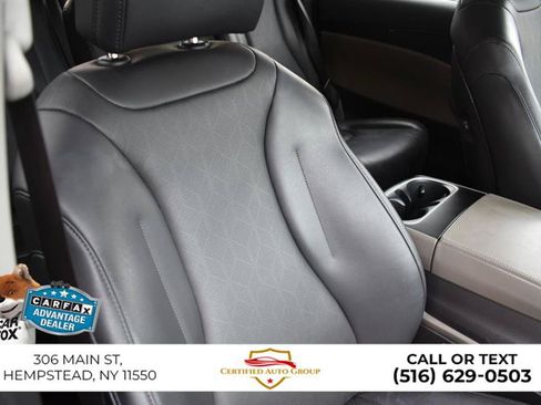 Used 2025 Kia Carnival FWD image 24