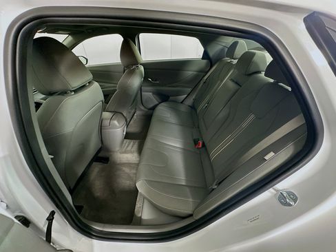 Used 2025 Hyundai Elantra SEL image 27