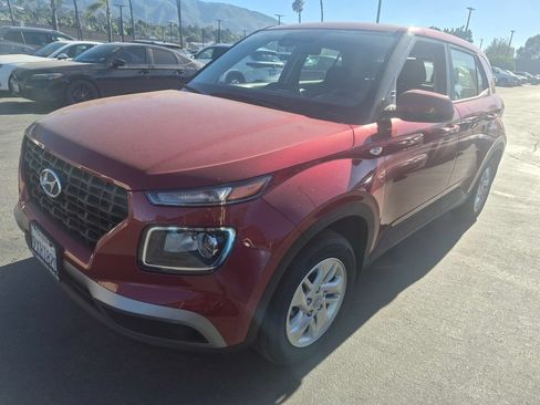 Used 2026 Hyundai Venue SE FWD image 2