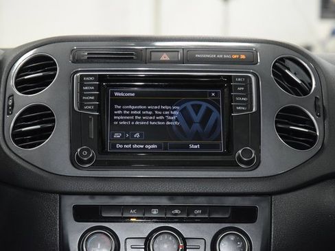 Used 2017 Volkswagen Tiguan Limited w/ Premium Package image 28