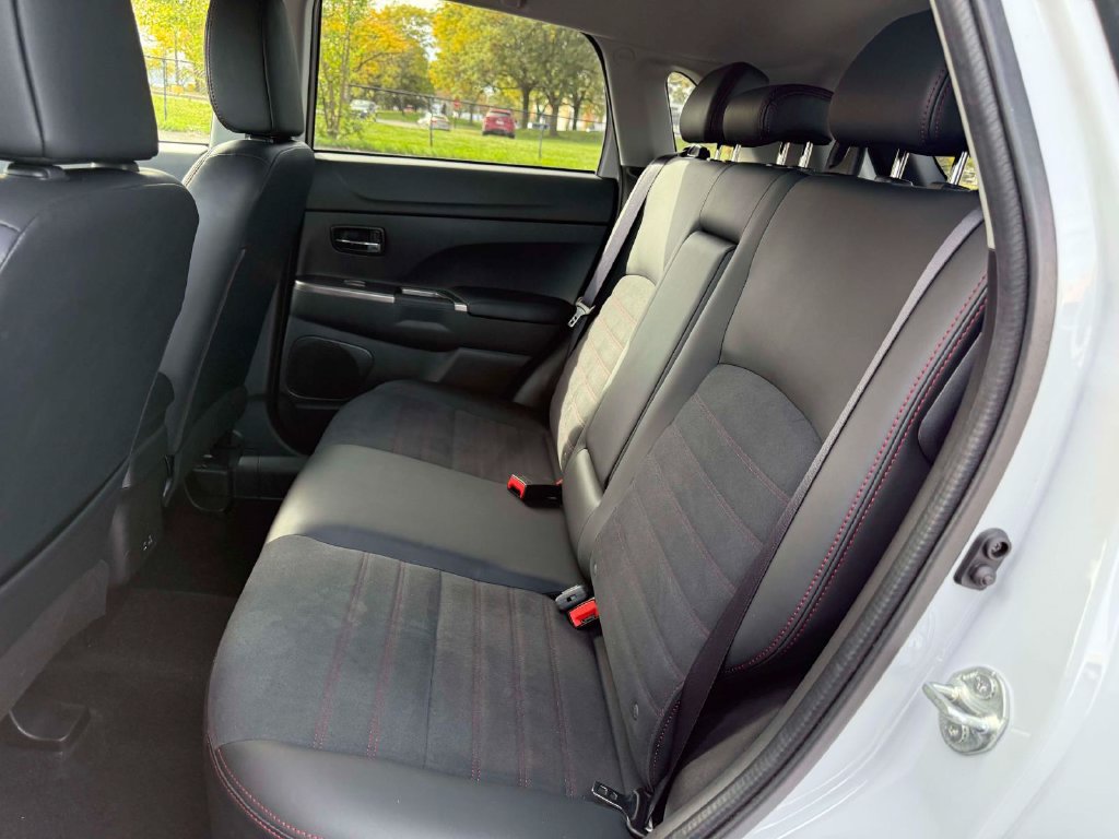 Used 2025 Mitsubishi Outlander Sport SE AWD/4WD image 13