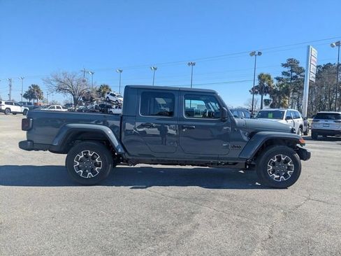 New 2026 Jeep Gladiator Sahara image 10