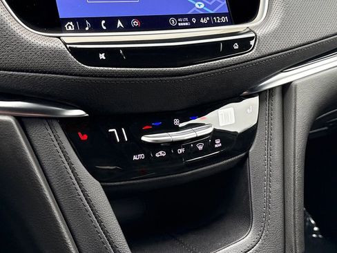 Used 2025 Cadillac XT5 Premium Luxury image 10