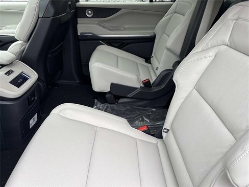 New 2025 Lincoln Navigator L Reserve image 18