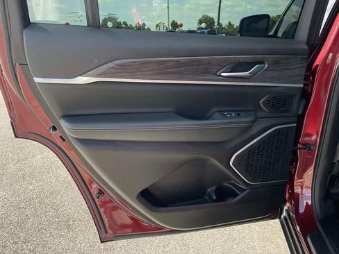Used 2022 Jeep Grand Cherokee L Limited w/ Trailer Tow Group (B) RWD image 11