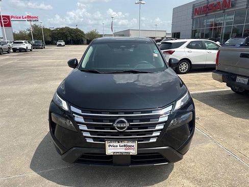 Used 2024 Nissan Rogue SV AWD/4WD image 2