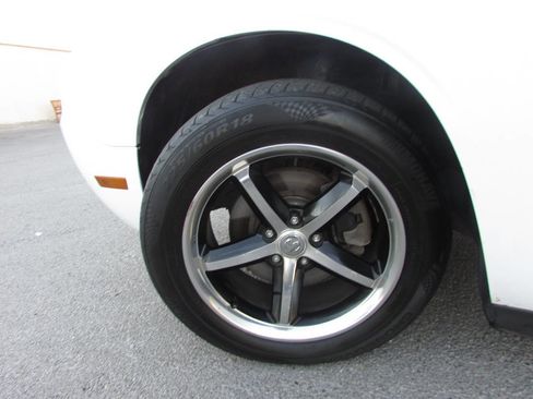 Used 2010 Dodge Challenger SE image 18