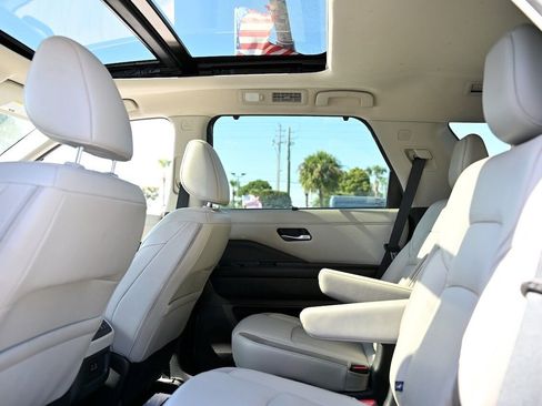 Used 2023 Nissan Pathfinder SL w/ SL Premium Package image 11