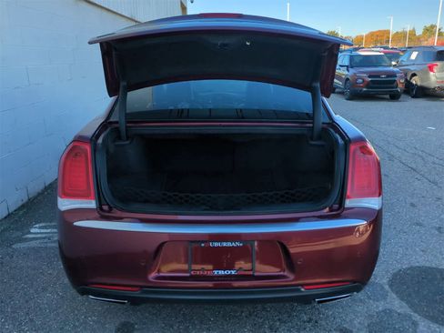 Used 2017 Chrysler 300 C Platinum w/ Safetytec Group II image 33