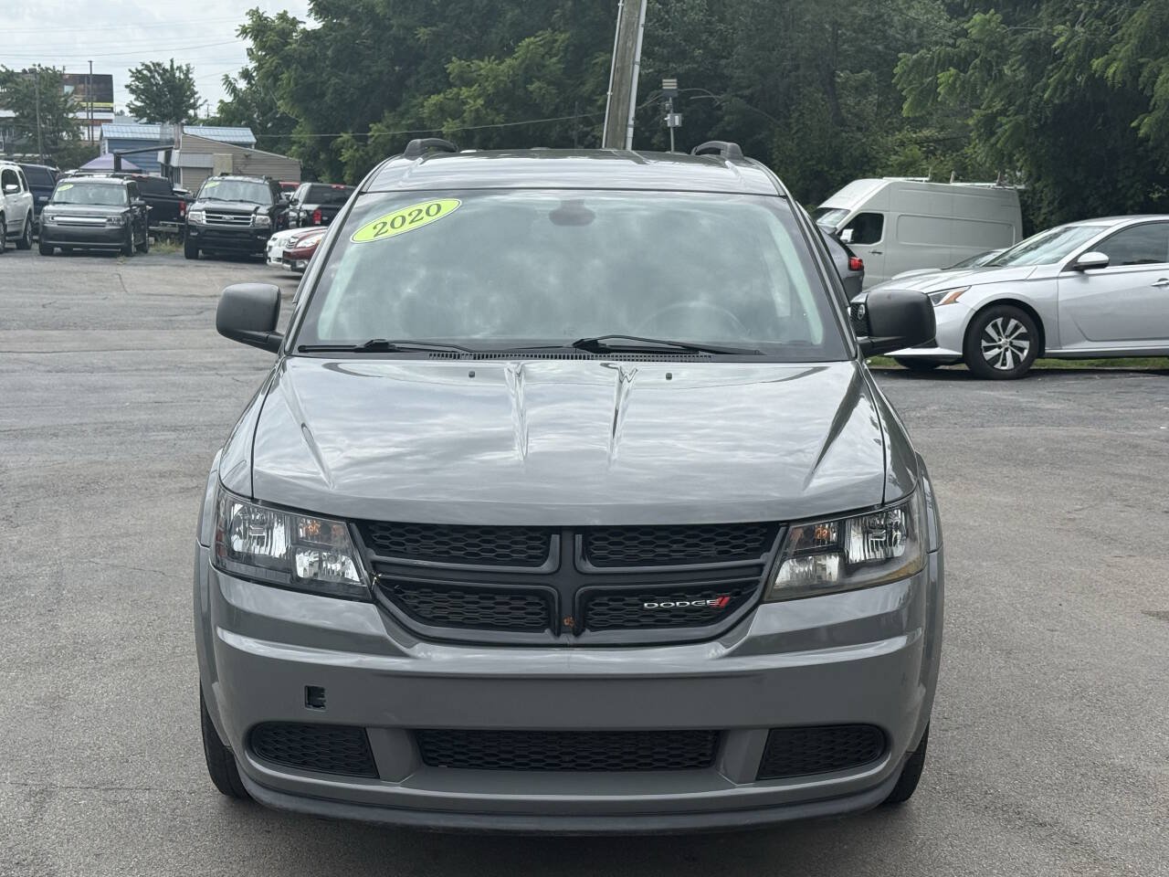 Used 2020 Dodge Journey SE w/ Blacktop Package FWD image 2