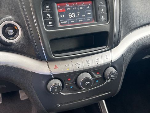 Used 2020 Dodge Journey SE w/ SE Popular Equipment Group FWD image 11