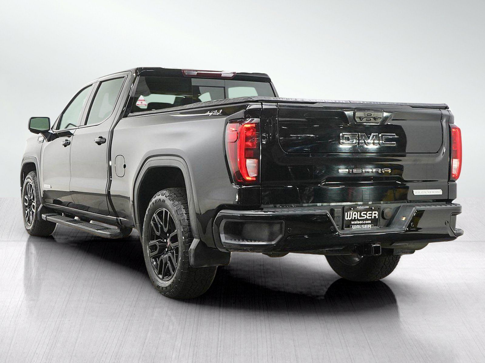 Used 2024 GMC Sierra 1500 Elevation w/ Elevation Premium Package AWD/4WD image 3