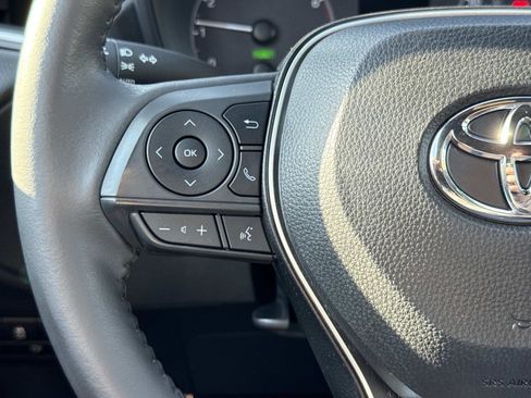 Used 2024 Toyota Corolla Cross SE image 9