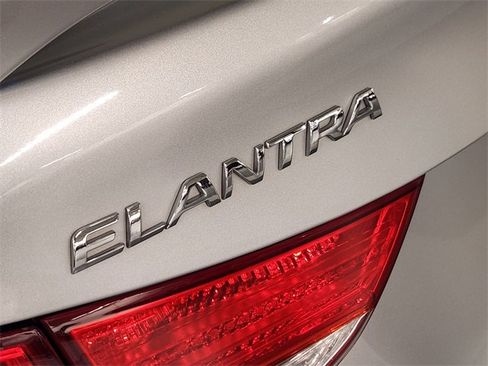 Used 2013 Hyundai Elantra Limited image 13