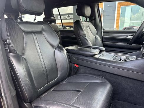 Used 2024 Jeep Wagoneer Series III AWD/4WD image 12